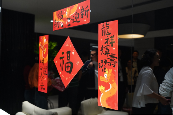 花樣年2024開(kāi)工大吉|路長(zhǎng)須定,貓?jiān)趧t靈(1)430.png